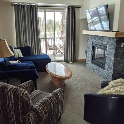Large Winter Park Condo overlooking Hideaway Park!