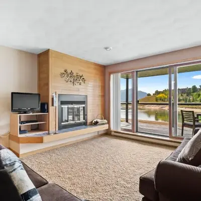 East Bay Condos 111