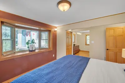 a bedroom with a bed and a window at Bright & Cozy House Centennial Littleton 3 Bed 3 Bath in Centennial