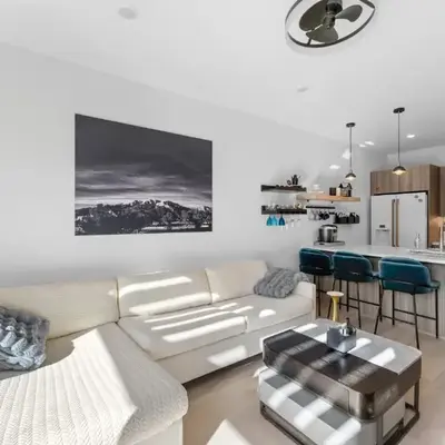 River West 635
