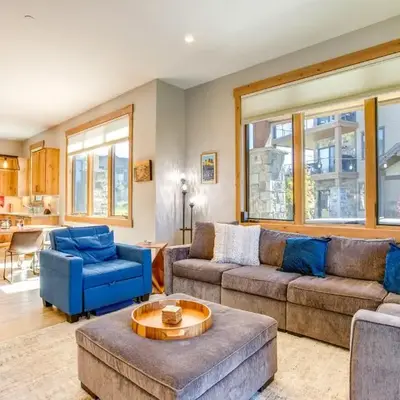 Modern Condo with Hot Tub 5 Mi to Winter Park!