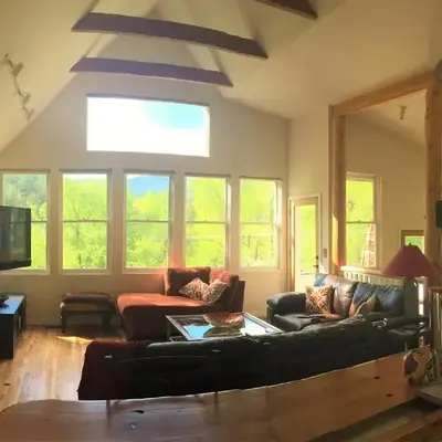 Creekside Craftsman Cabin with Jacuzzi - Alpine Splendor 6 Mins to downtown