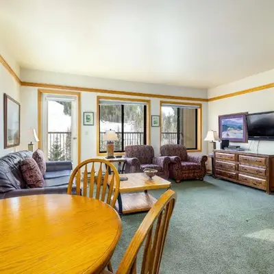 2797 Slopeside condo