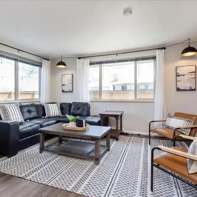 Modern Chic Retreat Near Mtns & Red Rocks Wifi