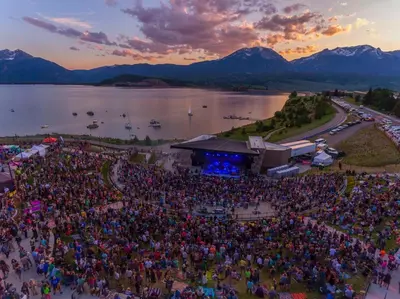 an overhead view of a large crowd of people at a concert at La Riva Del Lago Condo: Downtown, Close to Everything in Dillon
