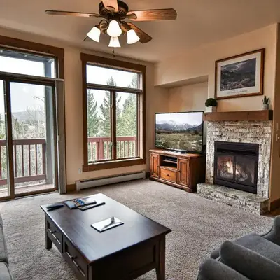 Prospect Point Retreat: Lakeside Townhome