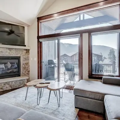 Luxury Home - Sleeps 10 - Fireplace & Mountain View condo