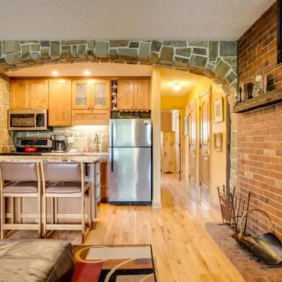 Pool and 3 Hot Tubs Winter Park Condo on Bus Line