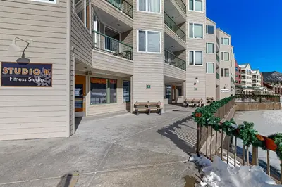 a building with benches in front of a building at Lakefront Keystone Studio in Keystone