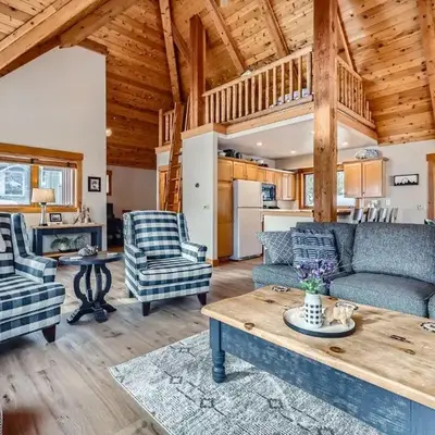 6 Cabin in the Pines home