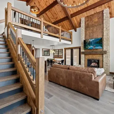 Cabin on Lake Estes! Private Jacuzzi Two Patios Indoor and Outdoor Fireplace