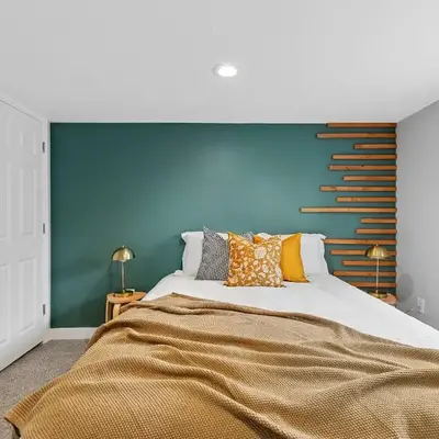 Urban Hideaway - 2BR - Pets OK - Park 2 Cars - Laundry - Fast WIFI - Close to Everything