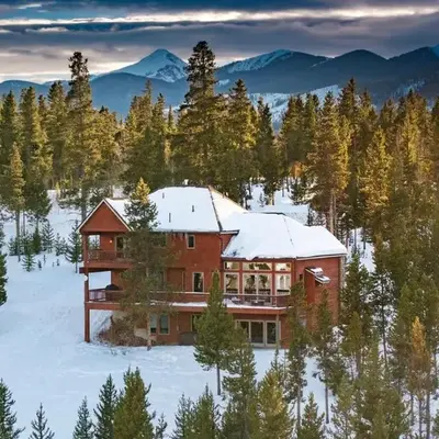 Stunning Mountain Retreat with View and Private Hot Tub