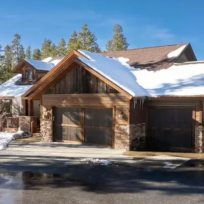 Wagon Ranch Ultimate Retreat with Hot Tub
