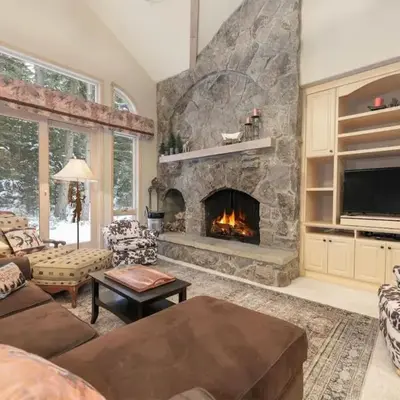 Trailside Mountain Retreat with Private Hot Tub