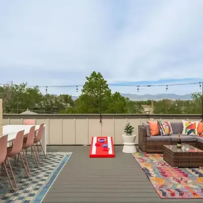 Hot Tub with Rooftop a Game Room and 5 Bathrooms