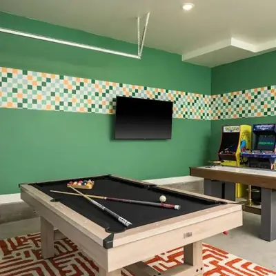 Hot Tub With Rooftop A Game Room And5 Bathrooms