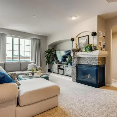 Capital Hill Condo 5 star location With Balcony
