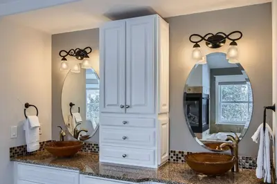 a bathroom with two sinks and a large mirror at Mountain Majesty home in Black Hawk