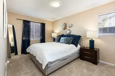 a bedroom with a large bed and a window at Johnny André Velásquez gutierrez in Aurora