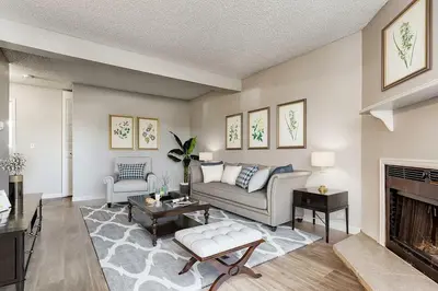 a living room with a couch and a fireplace at Johnny André Velásquez gutierrez in Aurora