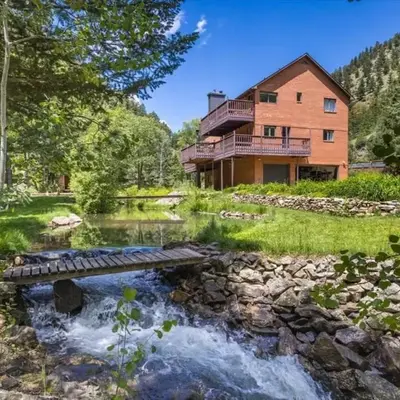 Boulder Luxury Getaway 7 acres River & Pond