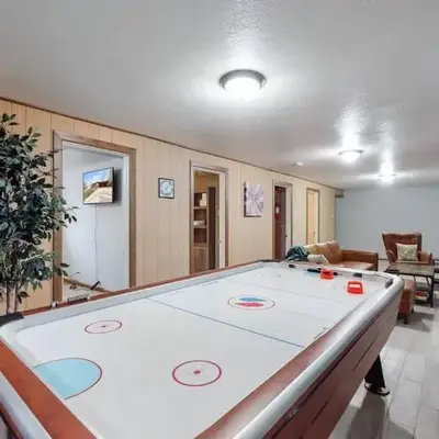 Spacious family home with Hockey Table & Huge Yard Escape