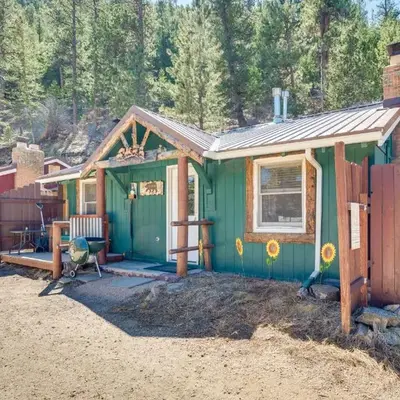 Private Hot Tub and Fishing On-Site Cabin in Drake