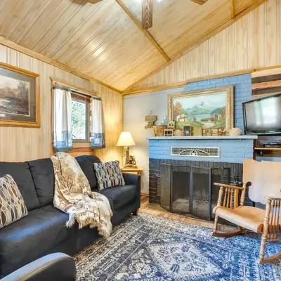 4 Mi to Estes Park Riverfront Cabin with Hot Tub!