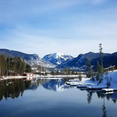 Hummingbird Heaven Cozy Cabin 1 Block to Lake