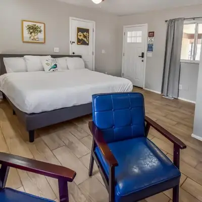 Spacious Studio with King Bed & Fast WiFi