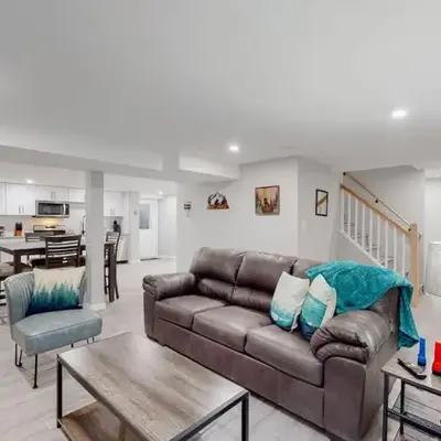 Modern & Updated Unit in Prime Location