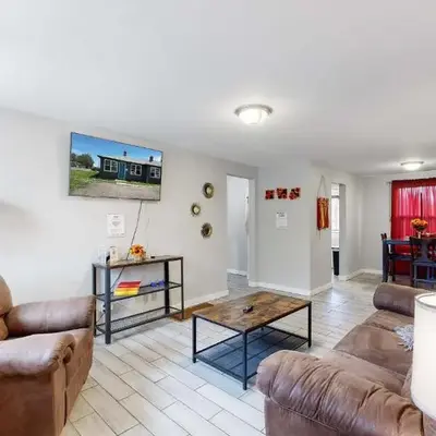 Cozy King Bed Hideaway Near Top Concerts & Sports