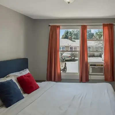 Great Updated King Bed Near Denver Sports field and concerts