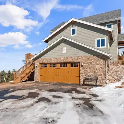Mountain Retreat Sleeps 10 with Pool Table and Arcade