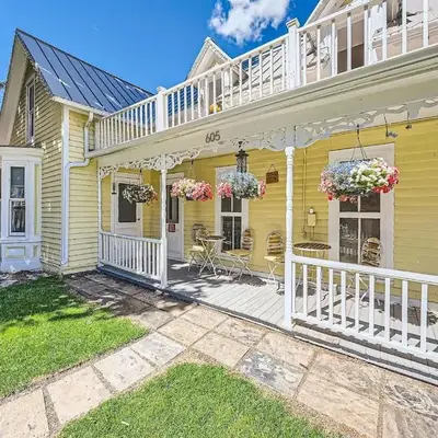 Charming Downtown Apartment in Victorian Home with Mountain Views