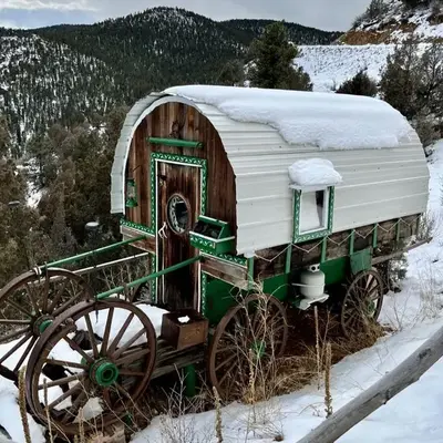 Special Glamping Accommodation Ideal for Nature Lovers in Golden