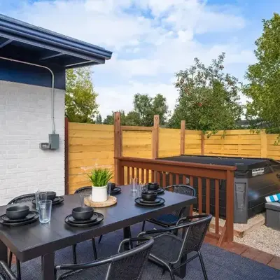 Mini Golf • Fire Pit • Hot Tub | Game House for 14