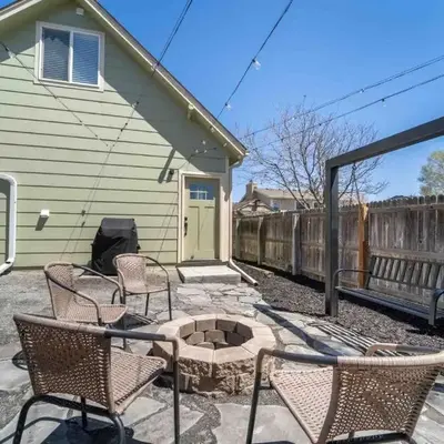 Morrison Getaway - 2BR House BBQ Free Parking