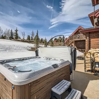 3BDR with Loft for 8 Hot Tub Sauna & Mtn Views