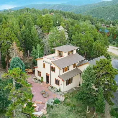 Luxurious Rocky Mountain Retreat above Boulder