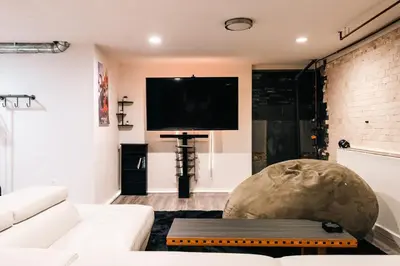 Gallery image of Cozy Retreat - King Beds - Cinema Cave & Home Gym in Westminster