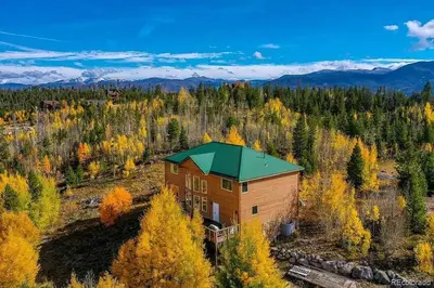 an aerial view of a house in the middle of a forest at Mountain Retreat Near Grand Lake in Grand Lake