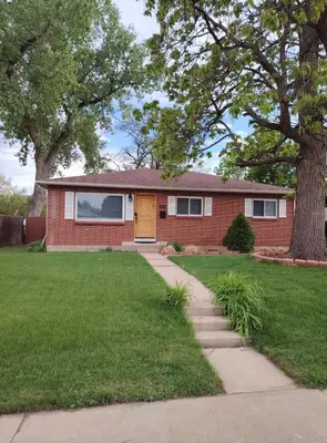 a red brick house with a yellow door at Home with Garden 3BR Perfect Family & Groups in Denver