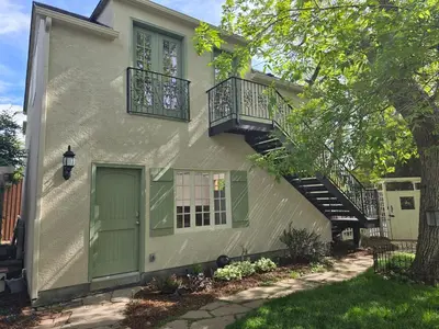 a house with a green door and a balcony at Luxury Living in the city in Denver