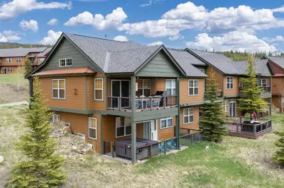 an aerial view of a large house at 130 Discovery Court at Rendezvous home in Fraser
