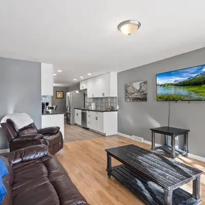 Central Huge Duplex - Sleeps 16