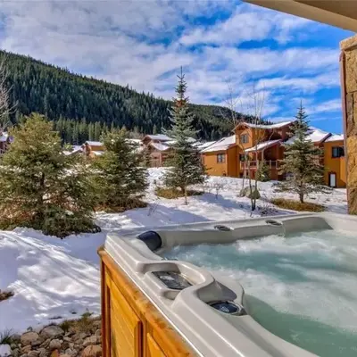Modern Mountain Escape - Walk or Shuttle to Lifts - Private Hot Tub