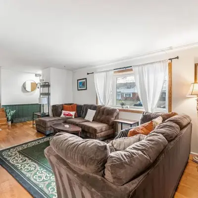 Spacious and Comfy Close to Everything Backyard