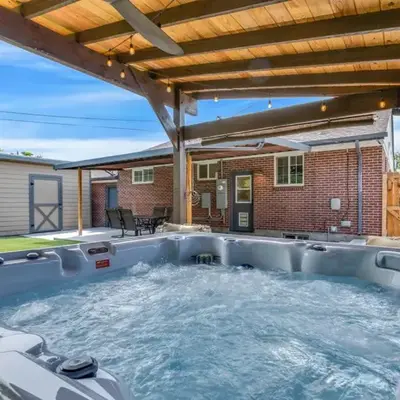 Cozy King suite- play room- hot tub